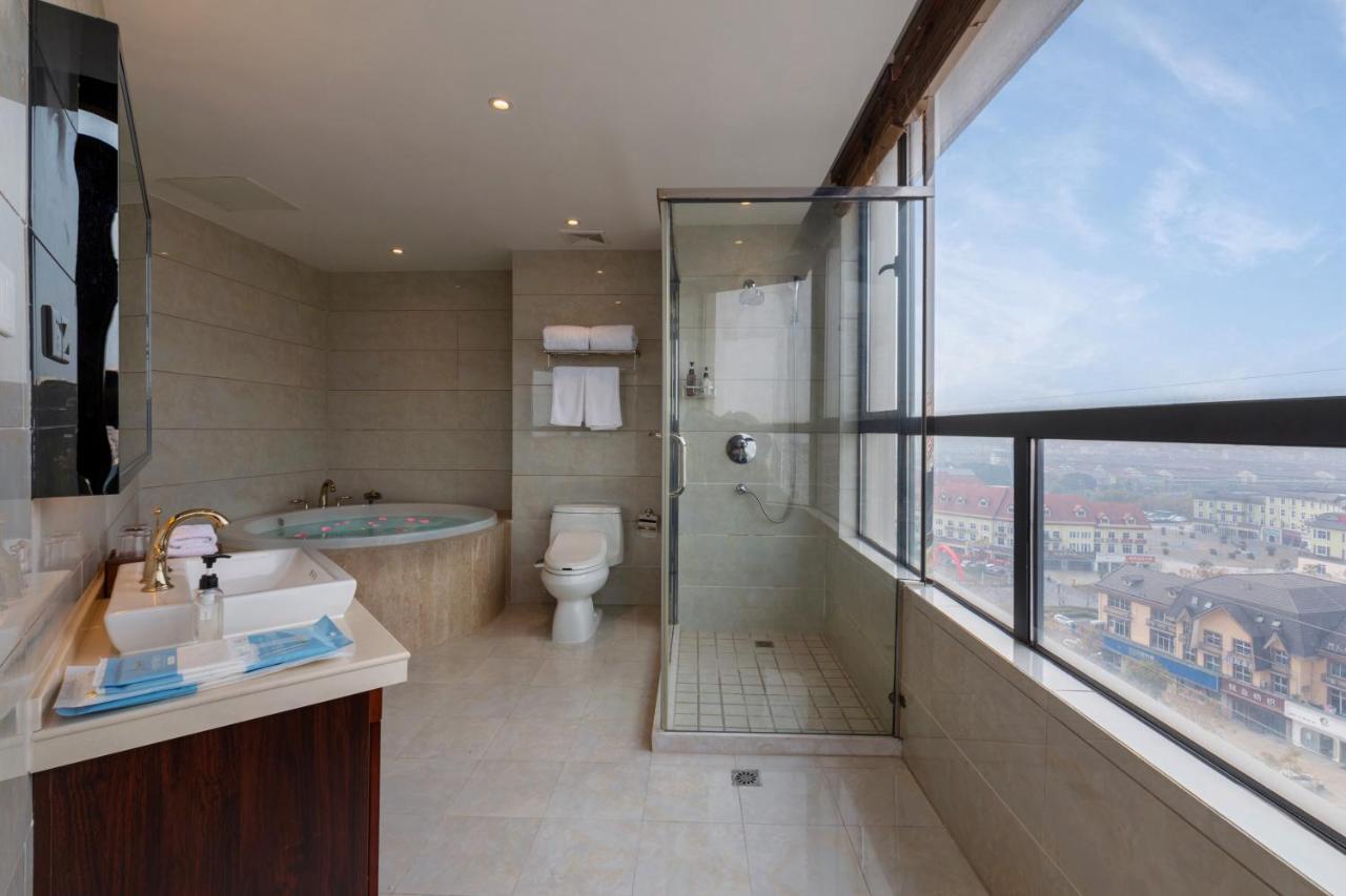 Huzhou Wealth Hotel Екстериор снимка