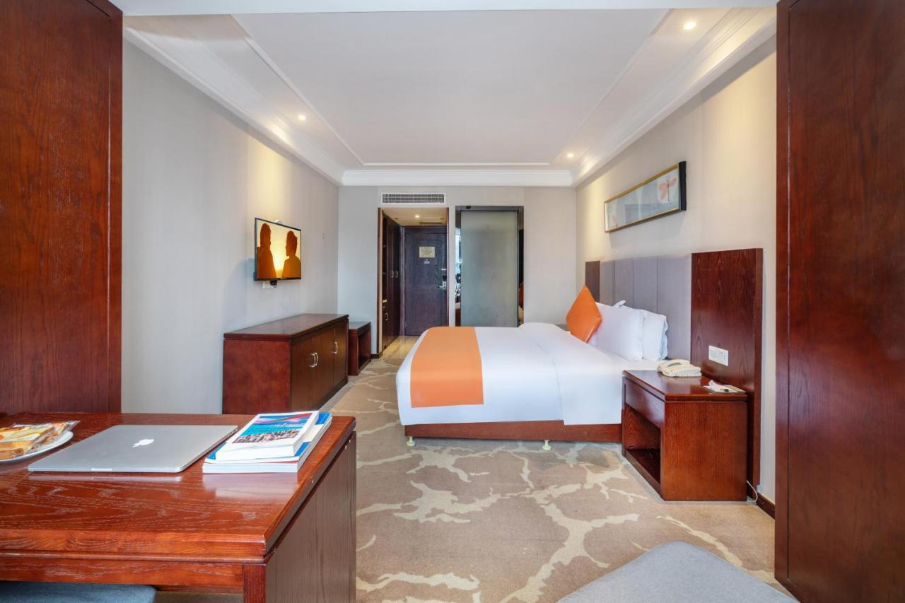 Huzhou Wealth Hotel Екстериор снимка
